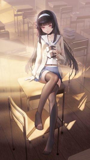 鸣潮,千咲,risa,single,长发,長身像,视线正对,前发,脸红,黑发,holding,全身,直刘海,阴影,絶対領域,少女,丝袜,露脐