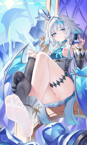 jndfh,崩坏：星穹铁道,刻律德菈,碧眼,青发,breasts,皇冠,连衣裙,holding,长发,视线正对,nipples,開口,猫咪,single,丝袜,翅膀,裸足,露胸