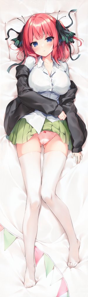 karory,中野二乃,五等分的新娘,cameltoe,抱枕,胖次,制服,掀裙,针织衫,丝袜