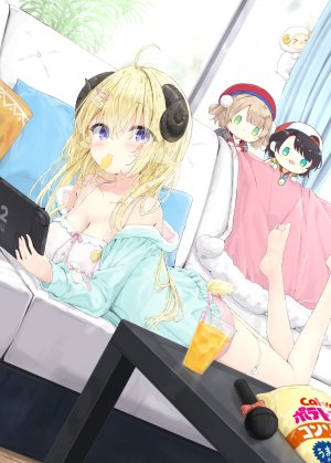 大空スバル,时雨羽衣,角巻わため,Hololive,ふぇありぃあい,呆毛,兽耳,露肩,金发,脸红,breasts,cleavage,发饰,holding,horns,长发,视线正对,横臥,紫色眼,笑顔,超长发,Vtuber